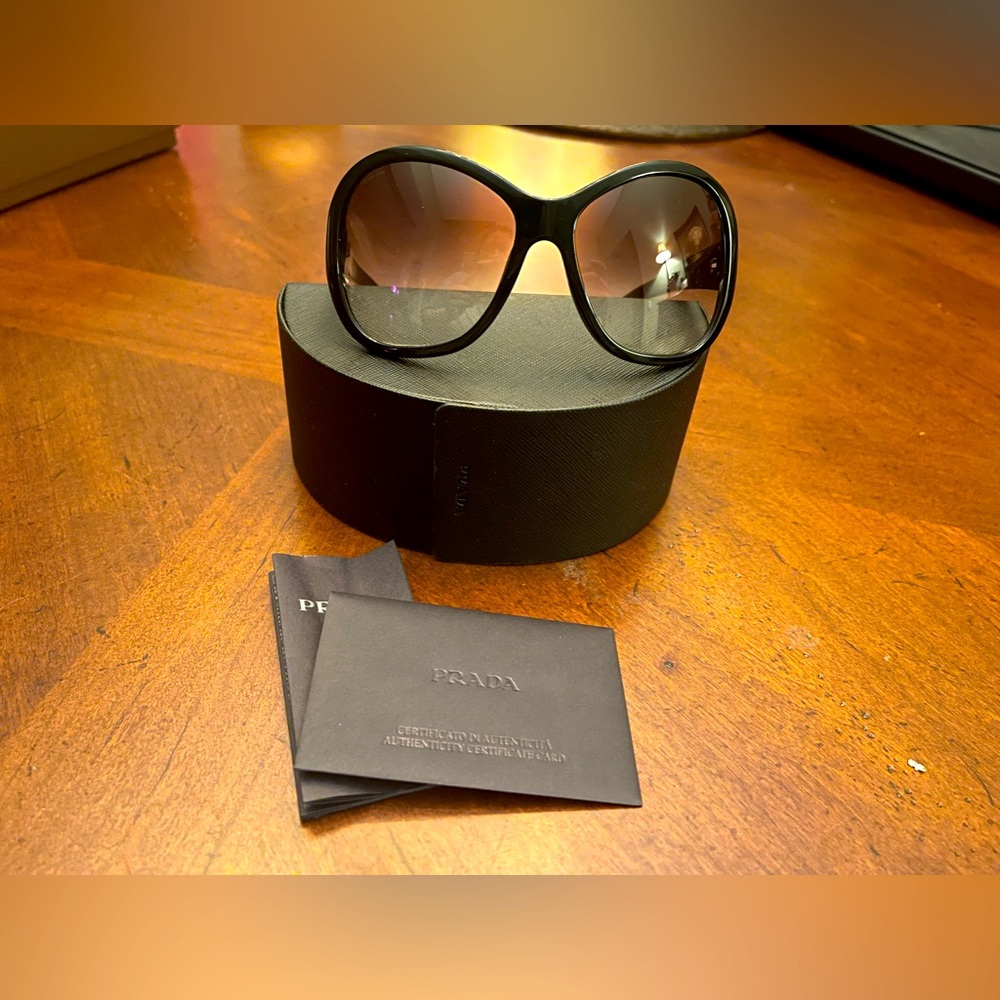 PRADA black oversized Sunglasses Vintage Circa 2000’s, case, cloth and authentic